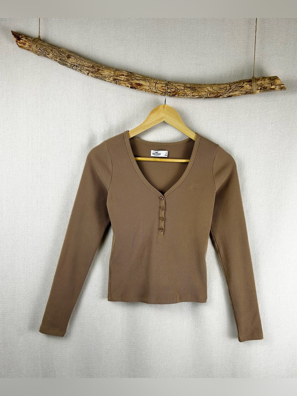 Hollister Ribbed Henley Long Sleeve Top Taupe Beige Fitted Size Small - Picture 2 of 9
